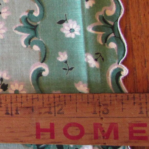 *4/$10*  Vintage Green & White Floral Scalloped Edge Handkerchief 13.5" squared - Picture 8 of 11